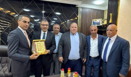تكريم رئيس جامعة عجلون الوطنية في لواء كفرنجة خلال حملة وطنية بمناسبة الأعياد الوطنية ويوم البيئة العالمي