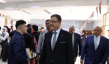 الهناندة يتفقد دائرتي القبول والتسجيل والمالية للاطلاع على الخدمات المقدمة للطلبة مع انطلاق العام الدراسي 2026/2027